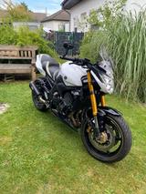 Yamaha FZ8  - YAMAHA FZ8