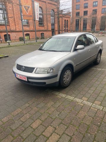 Volkswagen Passat 1.6 *Automatik*Klima*Tüv bis 11/2025*