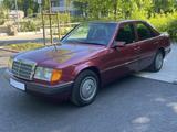 Mercedes-Benz 200 E  5 Gang*Schiebedach*TÜV u. H-Zulassung neu - Mercedes-Benz 200 aus 1992