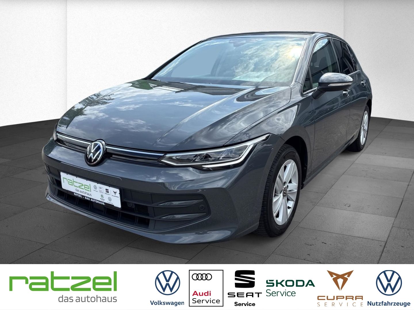 Fahrzeugabbildung Volkswagen Golf 1.5 VIII Life DSG Digitales Cockpit LED ACC