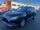 Mitsubishi Outlander Top 4WD *Webasto*7-Sitze*Leder*Voll* - Mitsubishi Outlander: Top