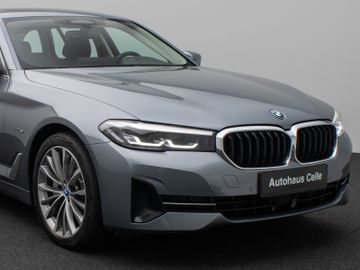 Fahrzeugabbildung BMW 530e xD Pano Kamera DAB HiFi Adapt. Fahrwerk 19"