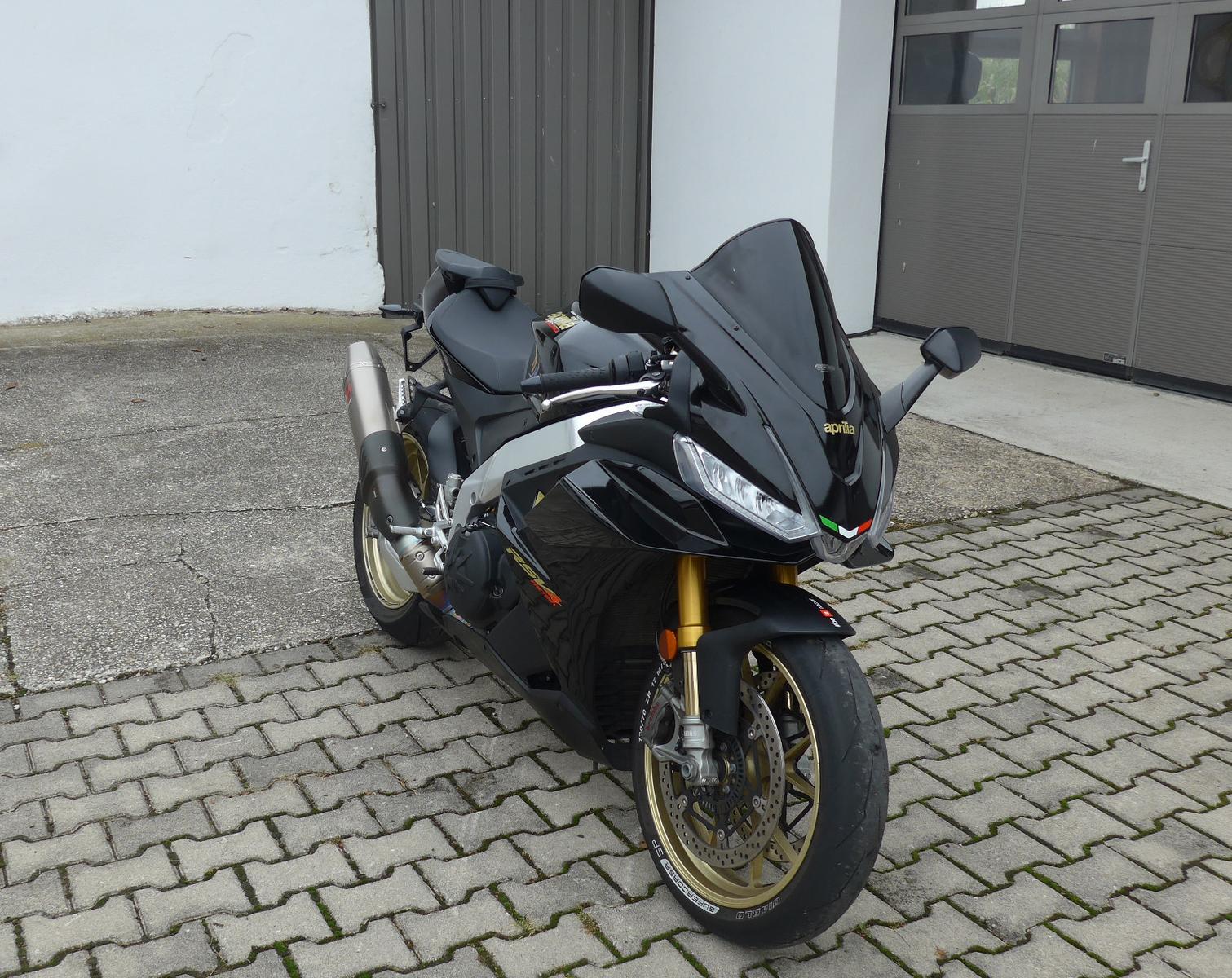 Aprilia RSV 4 Factory 1100 Ultra Dark, Service+HU neu