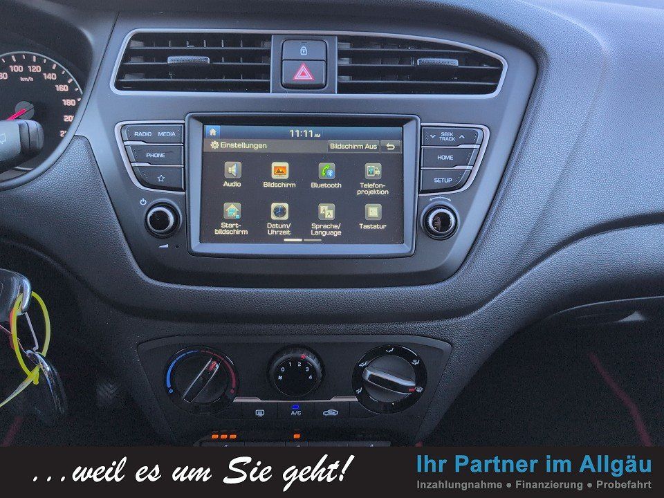 Fahrzeugabbildung Hyundai i20 1.2 ADVANTAGE 2J-GARANTIE KAMERA+CARPLAY+SHZ