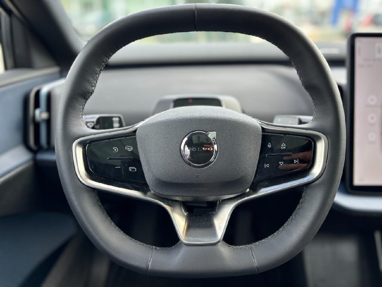 Fahrzeugabbildung Volvo EX30 Performance Pure Electric Ultra AWD