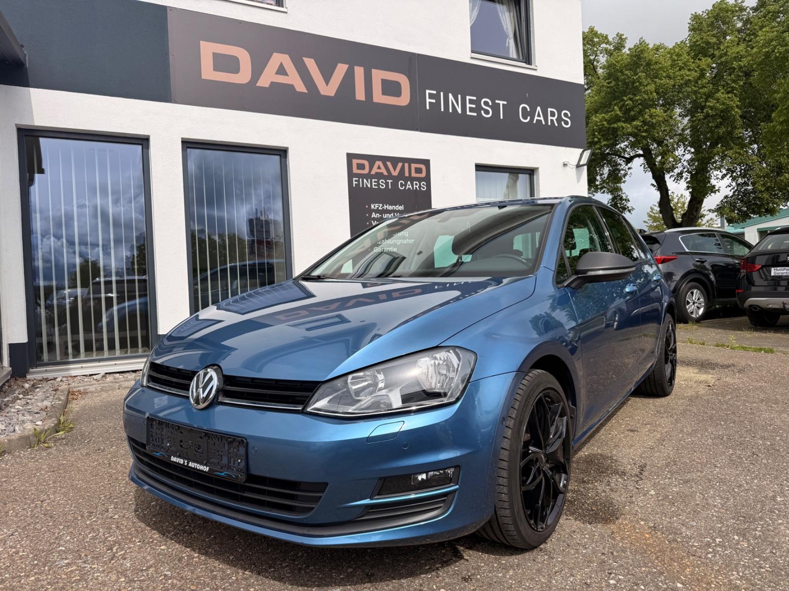 Volkswagen Golf VII Lim. Cup BMT/NAVI/PARKTRONIC/SHZ
