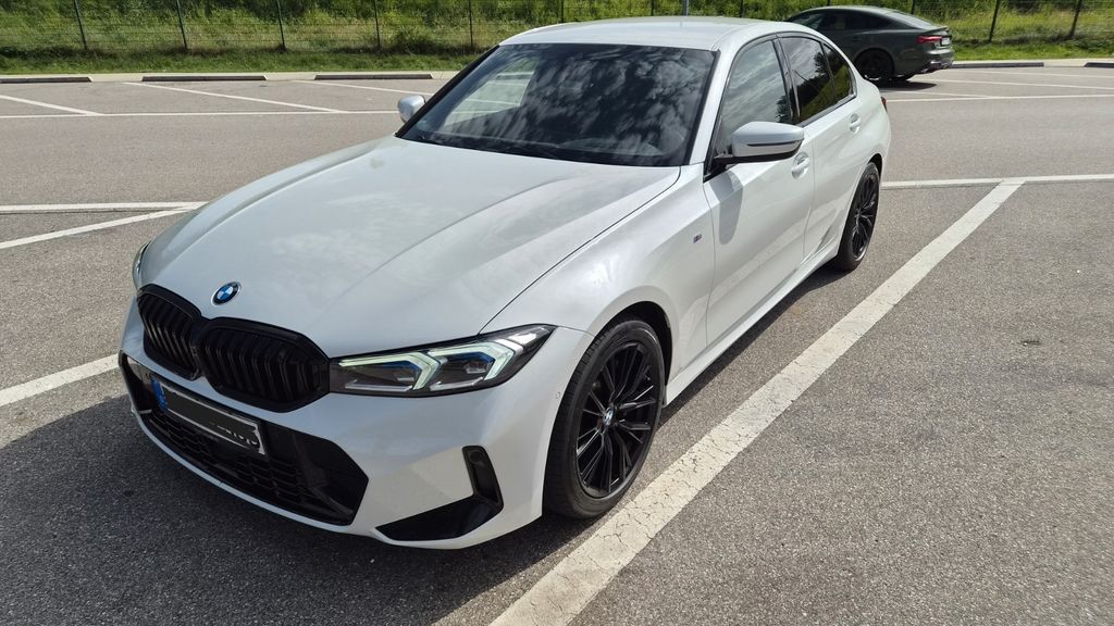 Image of BMW 330