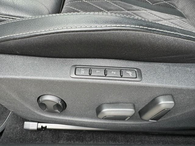 Fahrzeugabbildung SKODA Octavia Combi RS DSG*StHz*RFK*AHK*Head-Up*Canton