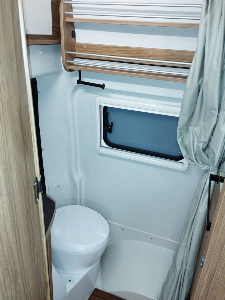 Fahrzeugabbildung Karmann Dexter DE 550 140 PS, Rückfahrkamera