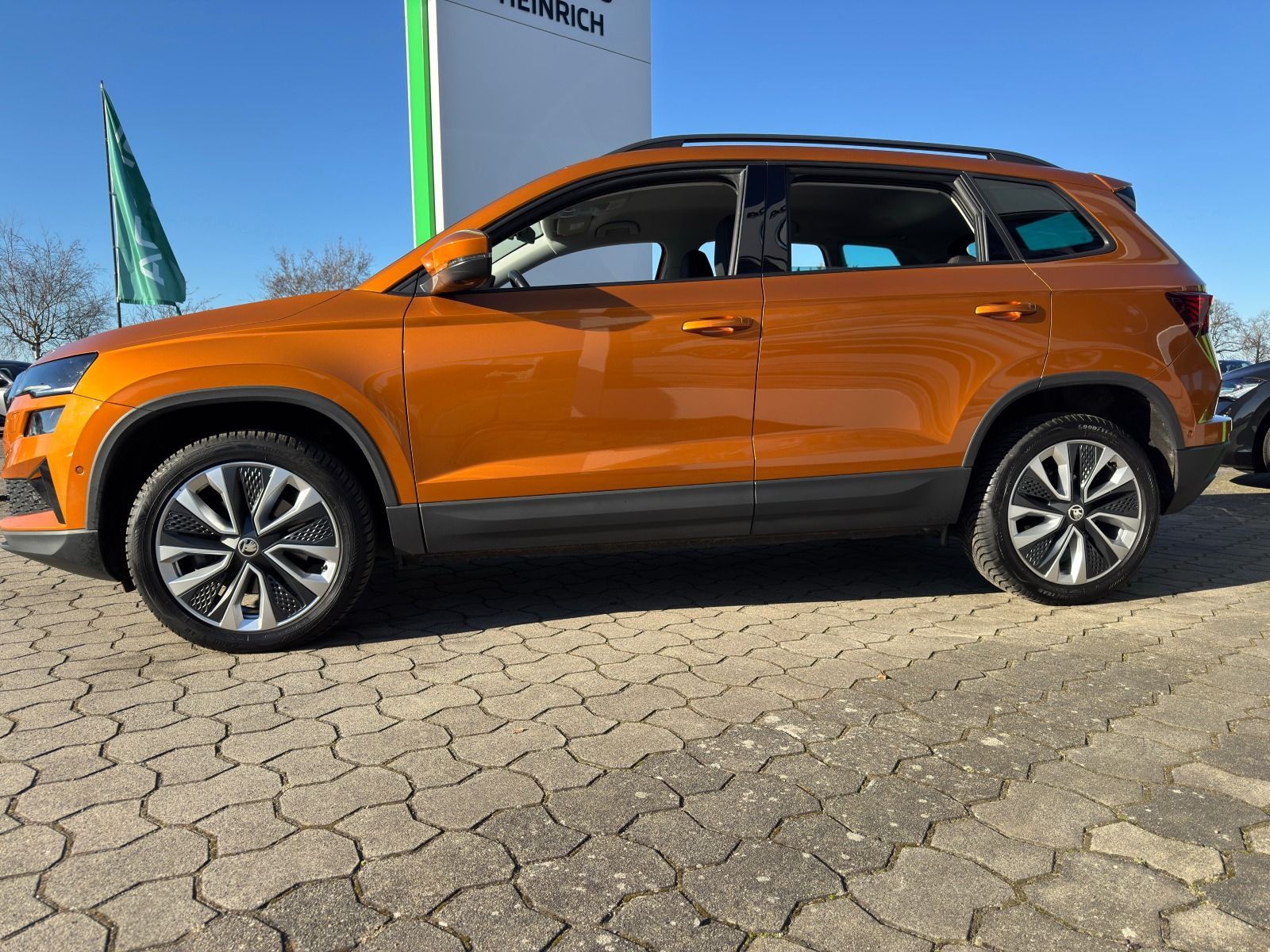 Fahrzeugabbildung SKODA Karoq Style 1.5 TSI DSG*360°Cam*Matrix*Allwetter