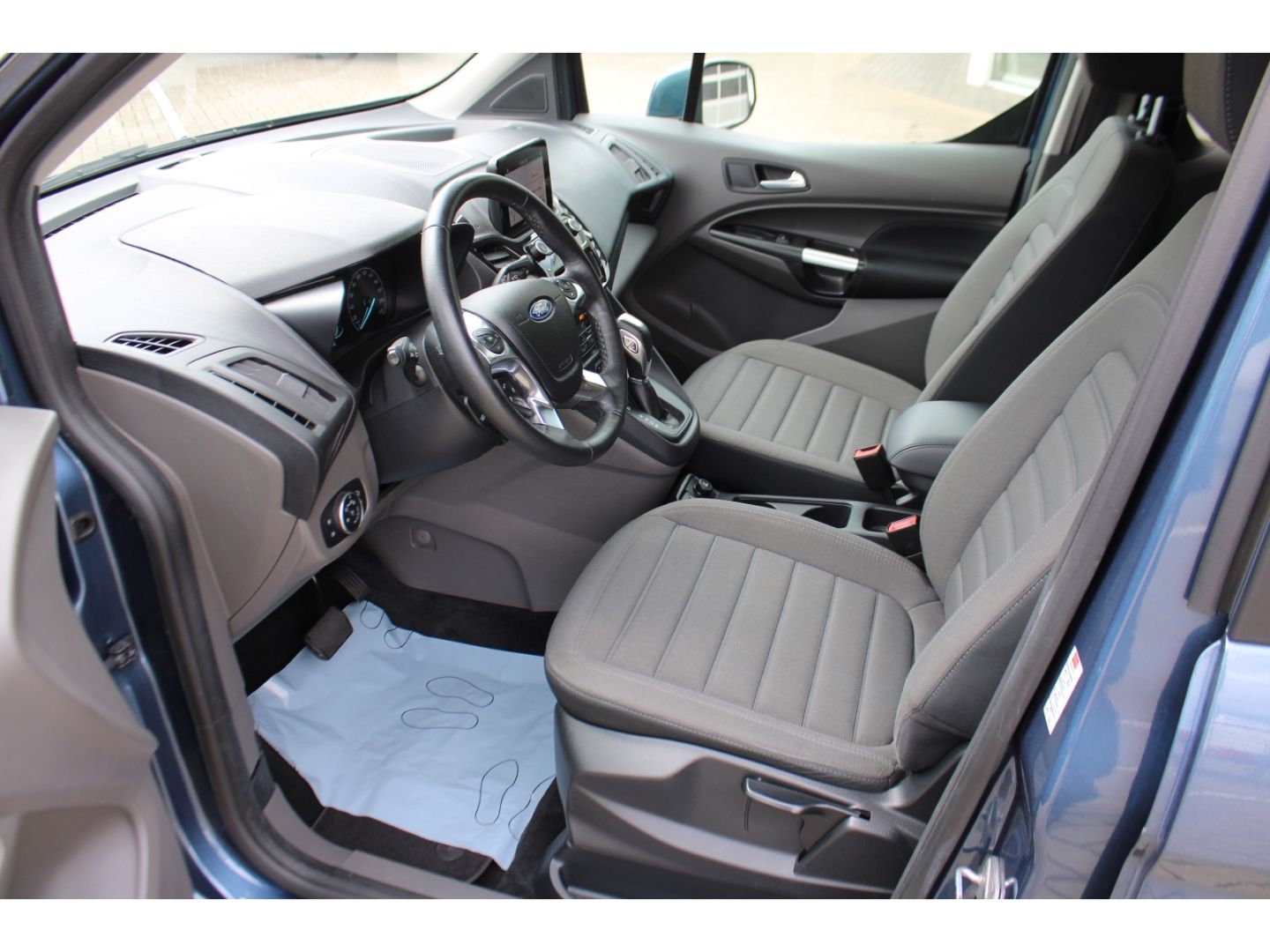 FORD Tourneo Connect 1.5 TDCi Titanium Xenon Navi AHK - Image 7
