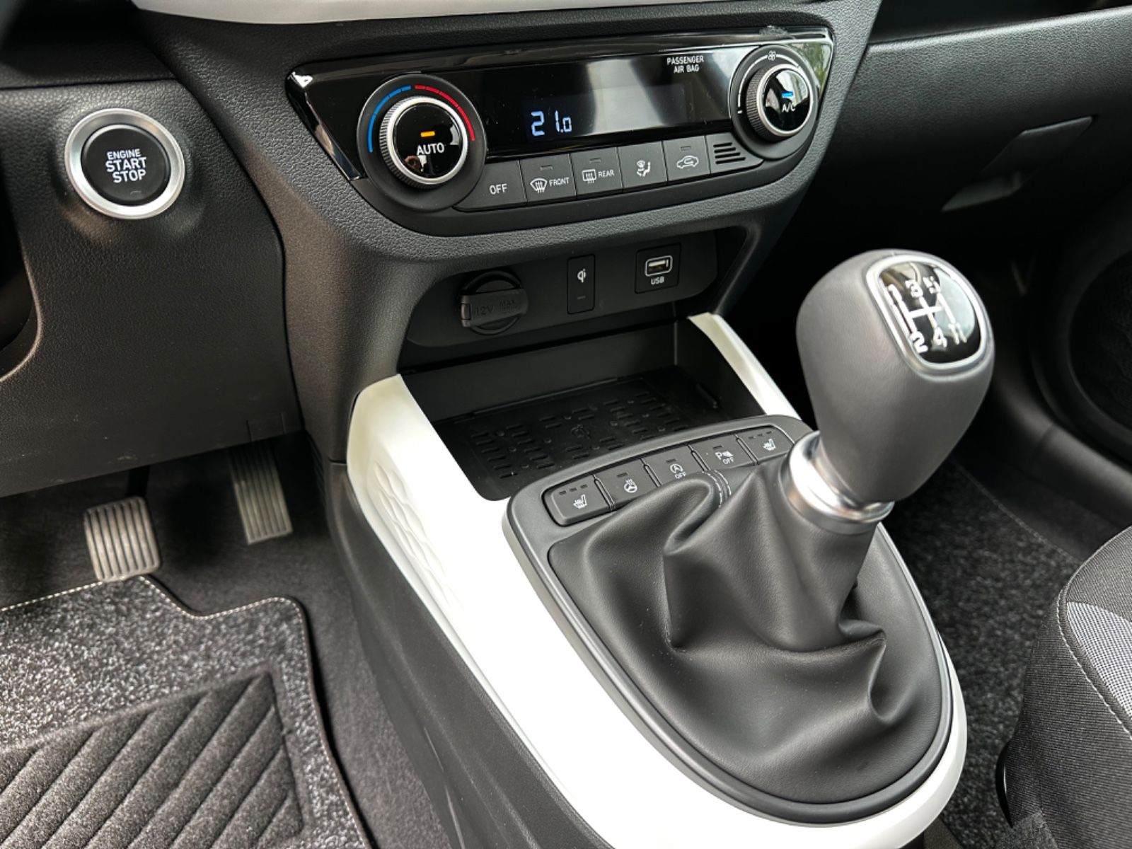 Fahrzeugabbildung Hyundai New i10 1.2 PRIME KLIMA PDC Smart Key 16"Alu