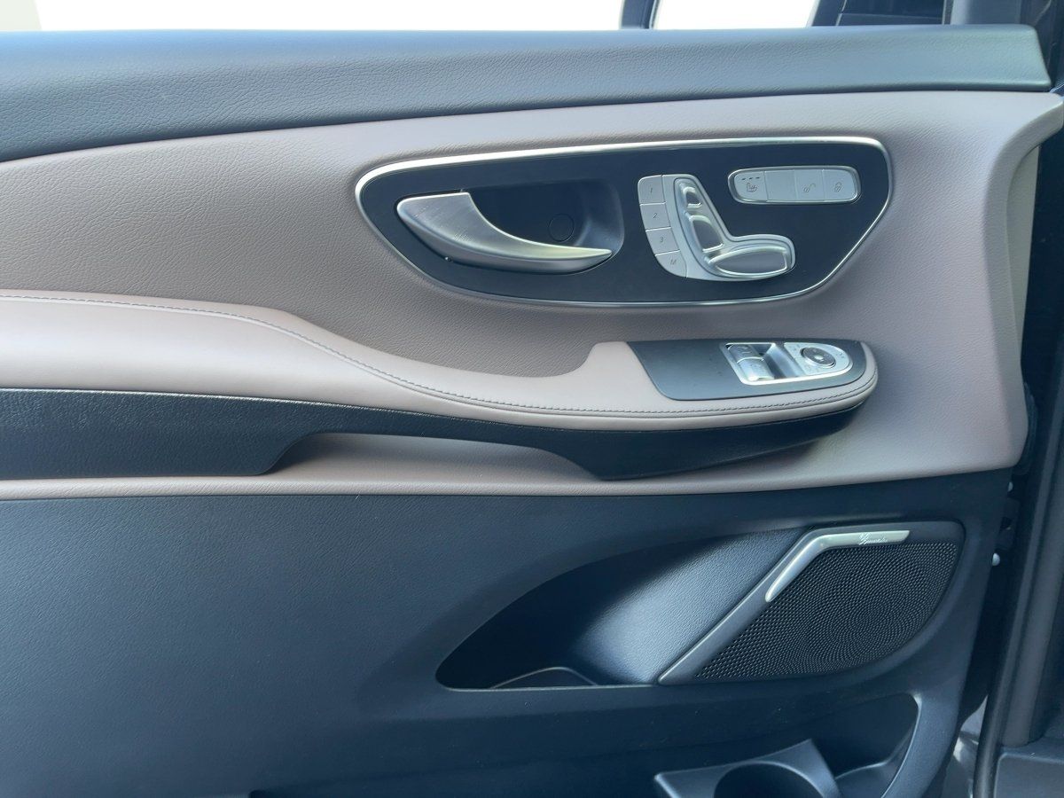 Fahrzeugabbildung Mercedes-Benz V 300 d 4M lang AMG/Night/360°/Exclusive/AHK