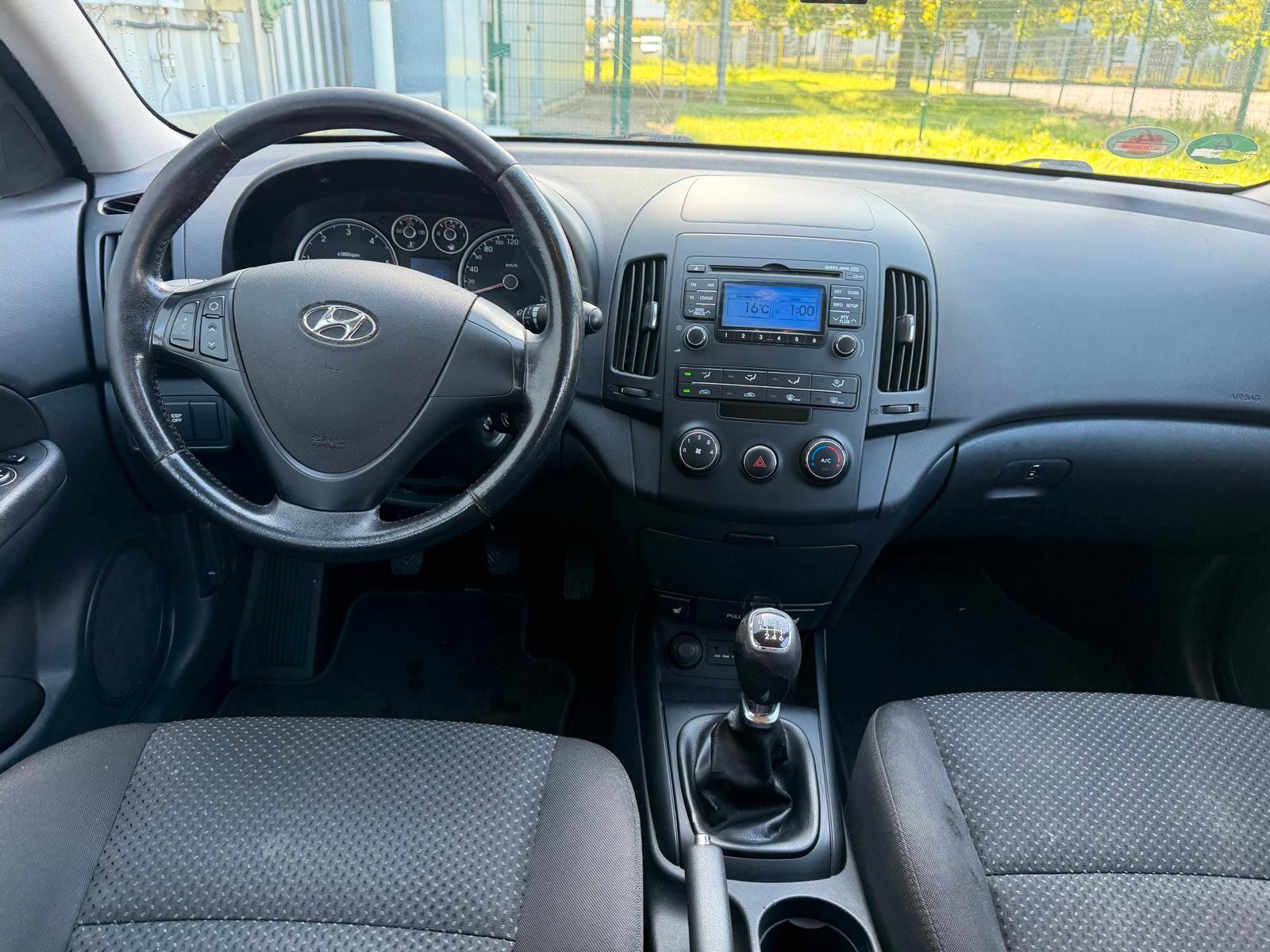 Hyundai i30 2011 — photo 12