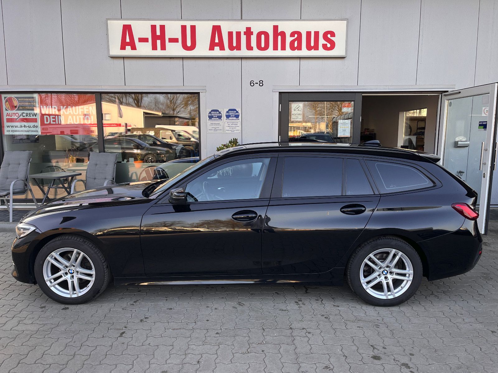 Fahrzeugabbildung BMW 320 d xDrive Touring Advantage