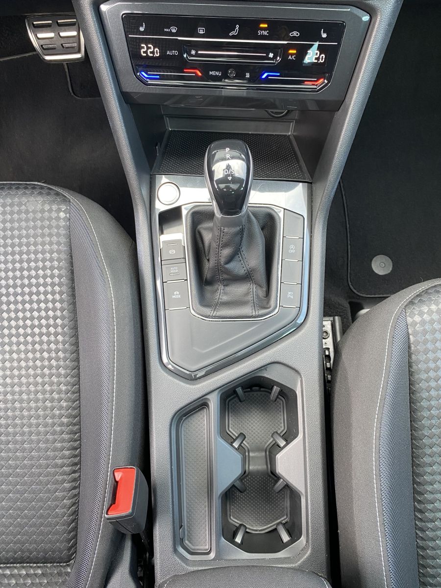 Fahrzeugabbildung Volkswagen Tiguan 1.5 TSI DSG United NAV+LED+AHK+PANO+360°