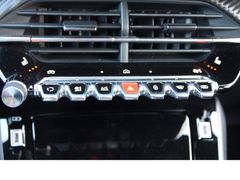 Fahrzeugabbildung Peugeot 2008 GT*Panorama!*Kamera!*Alcantara!*Massage!*F1