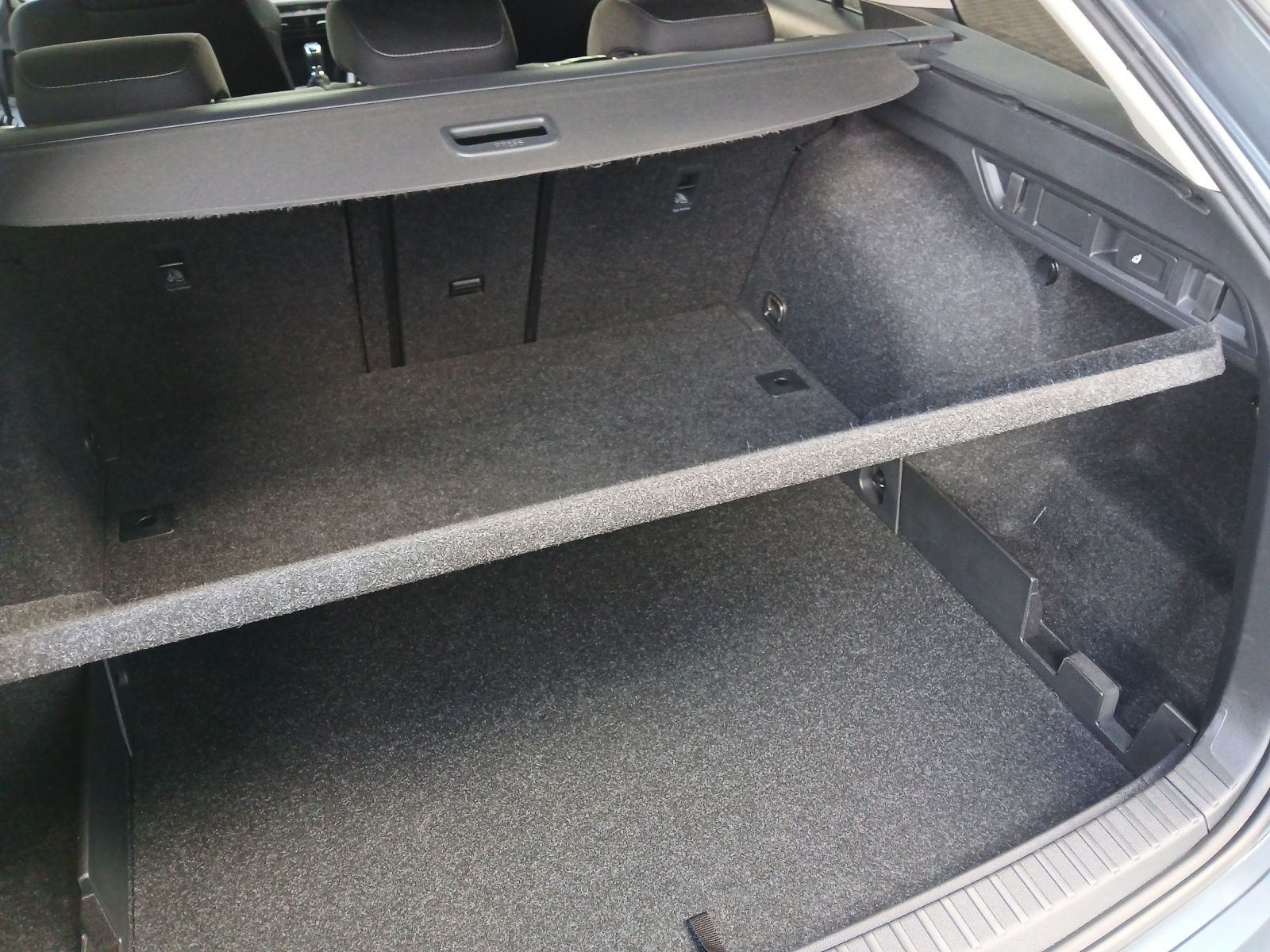 Fahrzeugabbildung SKODA Octavia Combi TSI Ambition LED Navi PDC SH LM