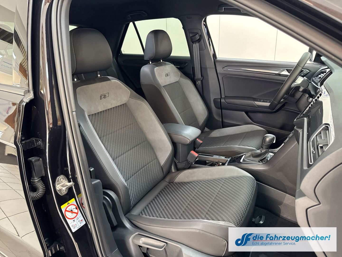 Fahrzeugabbildung Volkswagen T-Roc R-LINE Sportpaket ab.AHK Navi Digi.Cockpit