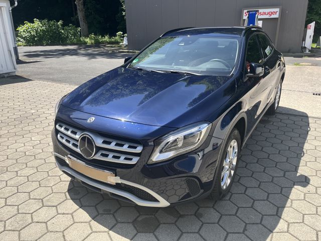 MERCEDES-BENZ GLA 220 4MATIC DCT -