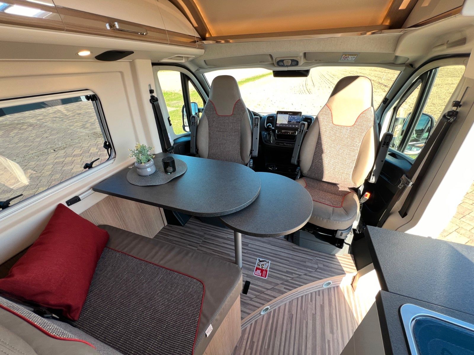 Fahrzeugabbildung Malibu Van Comfort Coupe 640 LE großer Kühlschrank