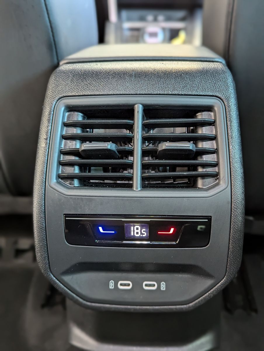 Fahrzeugabbildung CUPRA Leon 1.5 TSI DSG ACC Full-Link Matrix Navi Cam