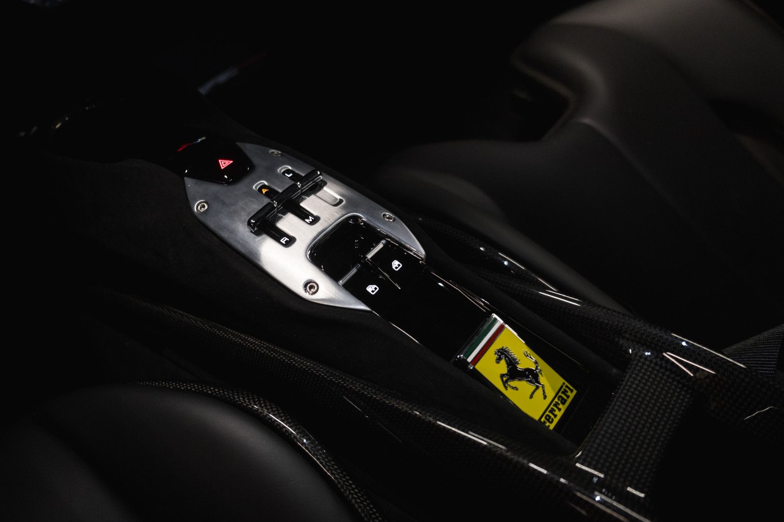 Fahrzeugabbildung Ferrari SF90 Assetto Fiorano-Carbonsitze-LED-Lenkr.