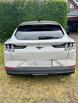 Ford Mustang Mach-E Emotor Extended Range 216kW, ... - weiße Ford Mustang Mach-E