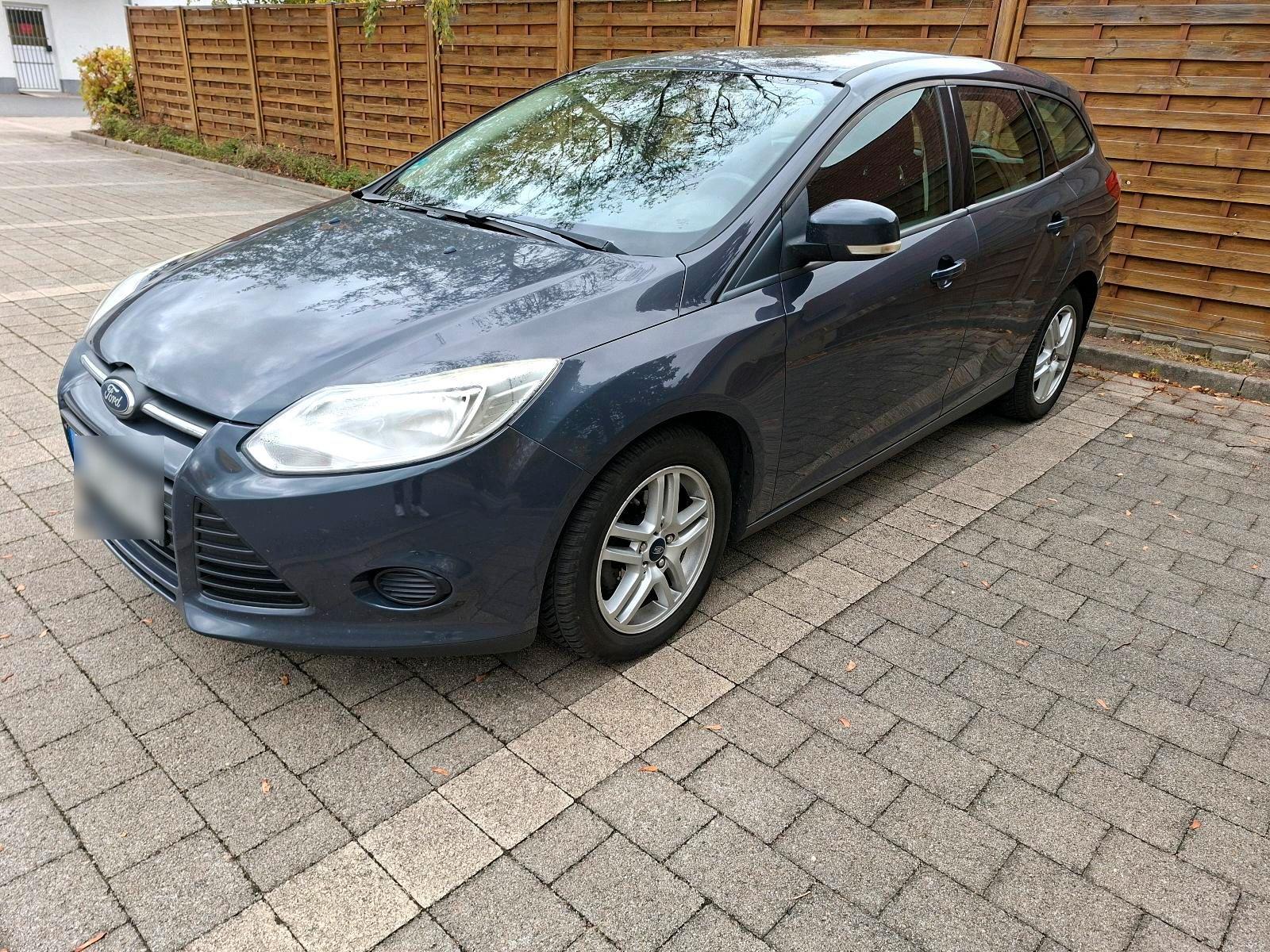 Ford Focus 2014 — interior