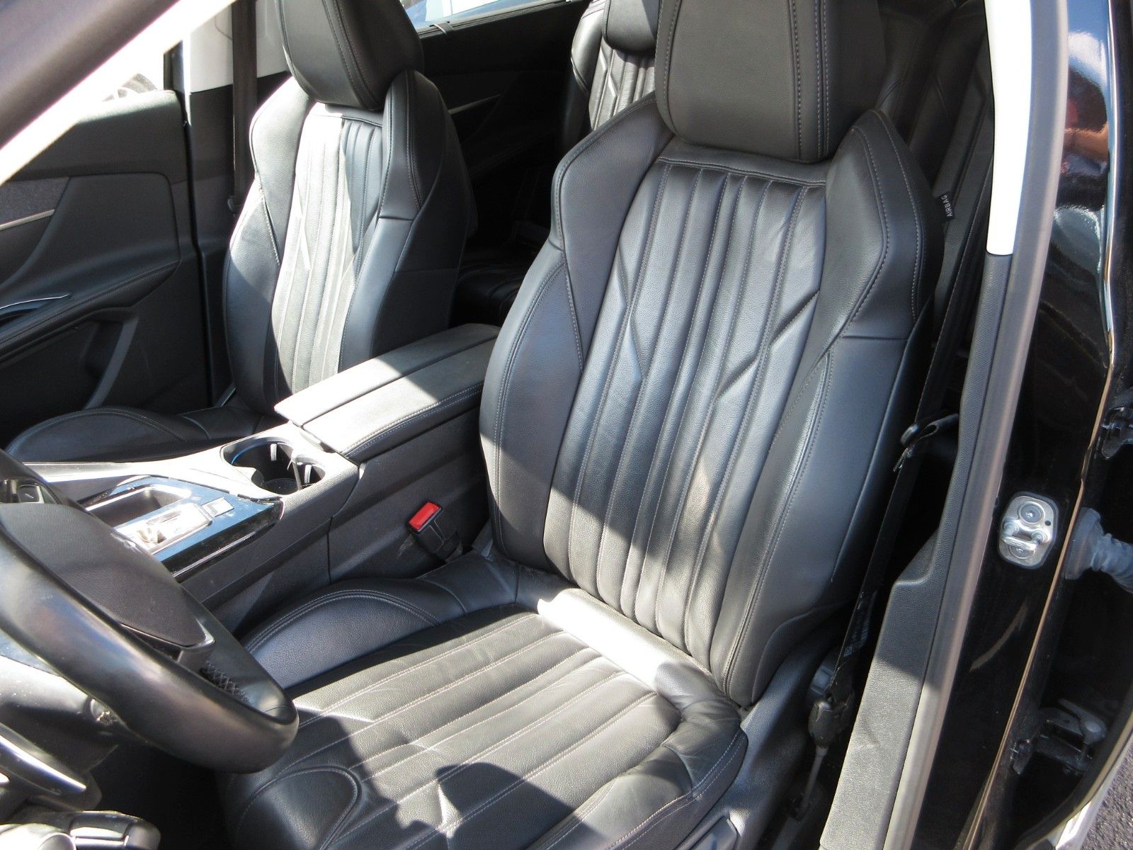 Fahrzeugabbildung Peugeot 5008 Allure 1.5D  NAVI/LEDER/PDC/R´CAM/AHK