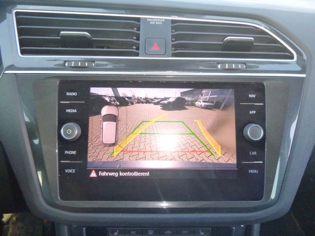 Fahrzeugabbildung Volkswagen Tiguan 2,0 TDI 4Motion >AUT/KAM/NAV/SHZ/ACC<