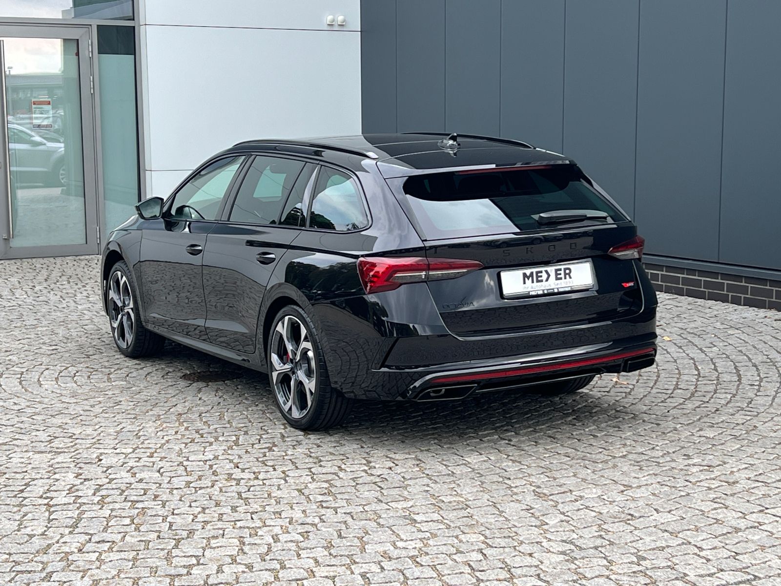 Fahrzeugabbildung SKODA Octavia Combi RS 2.0 TSI DSG *AHK,CANTON,Panoram