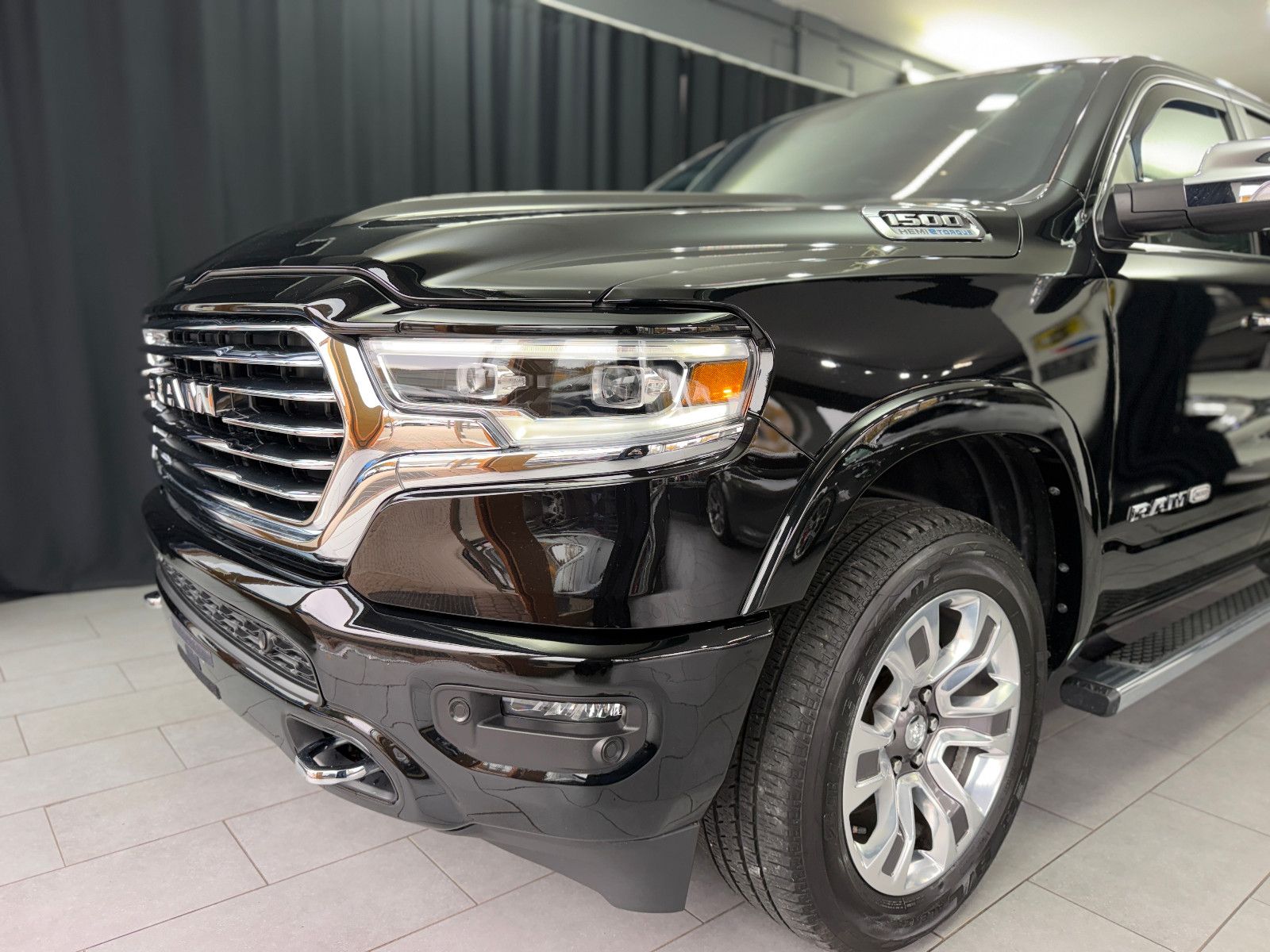 Fahrzeugabbildung Dodge RAM 1500 5.7 HEMI 4x4 Longhorn|AHK|NAVI|PANO