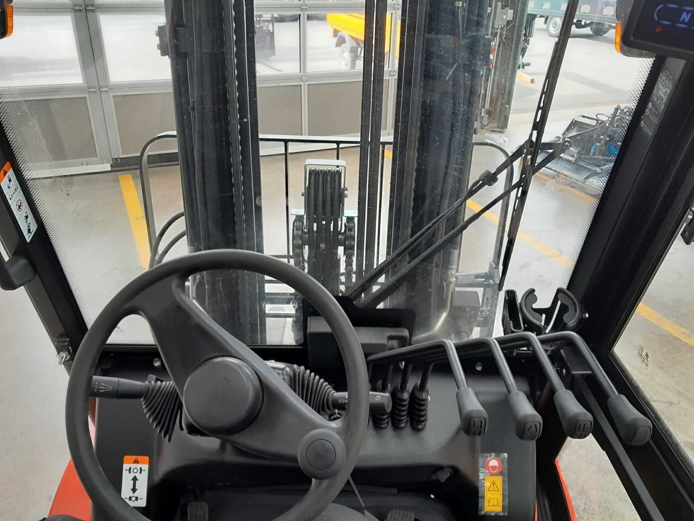 Fahrzeugabbildung Andere EP Equipment EFL353 / 3,5T / Triplex: 4,80m /ZVG