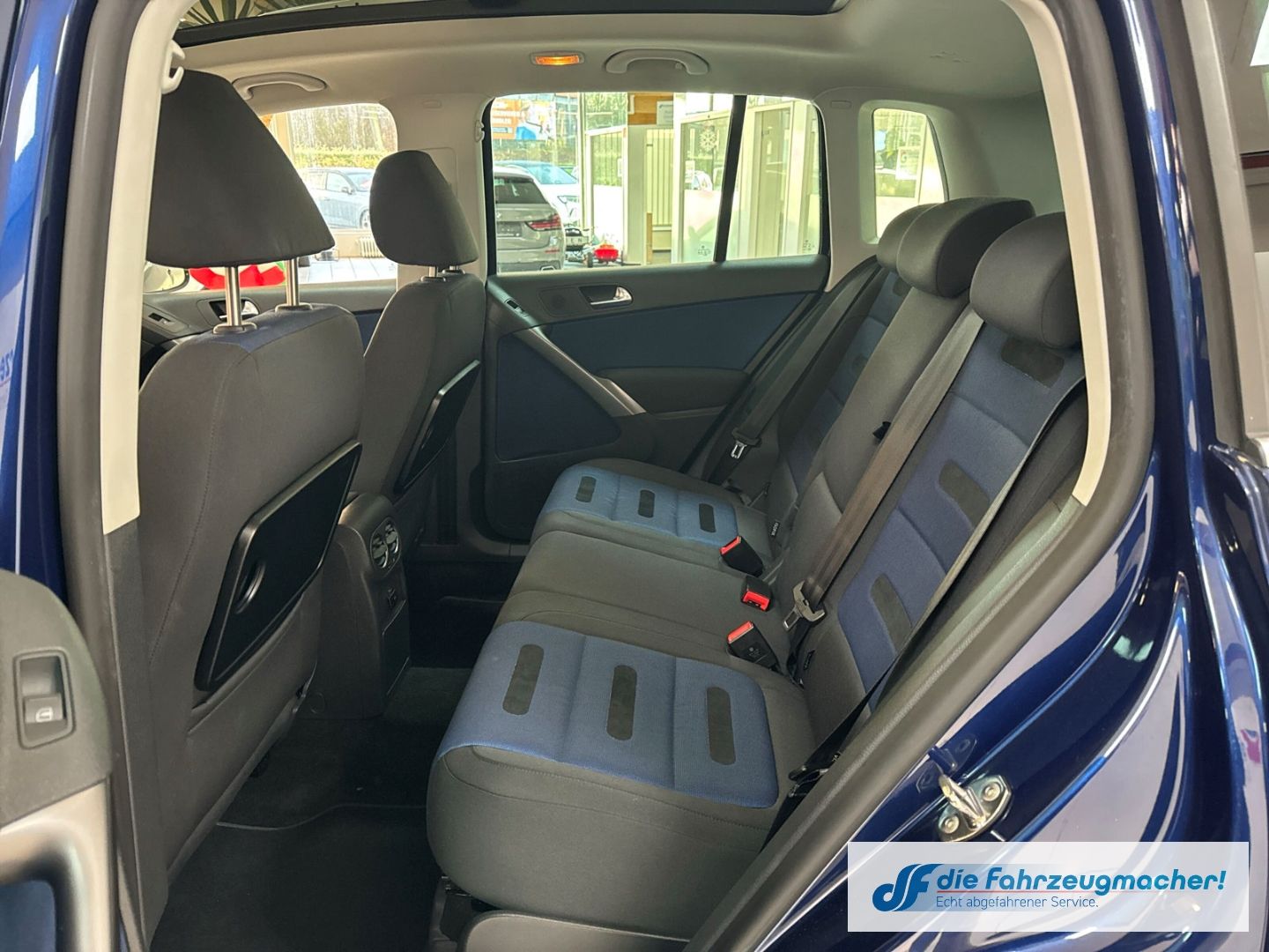 Fahrzeugabbildung Volkswagen Tiguan Sport & Style 4Motion El. Panodach Mehrz