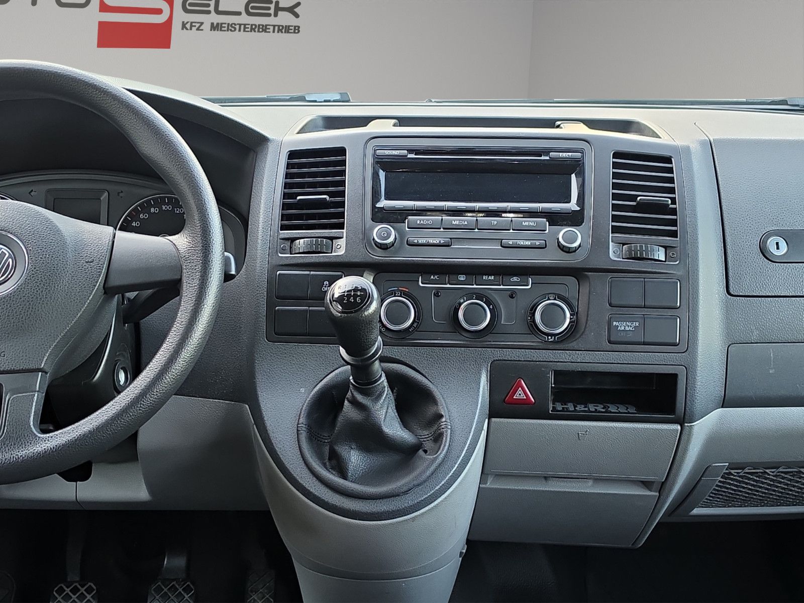 Fahrzeugabbildung Volkswagen T5 Transporter Bus Caravelle Trendline Aus 1Hand
