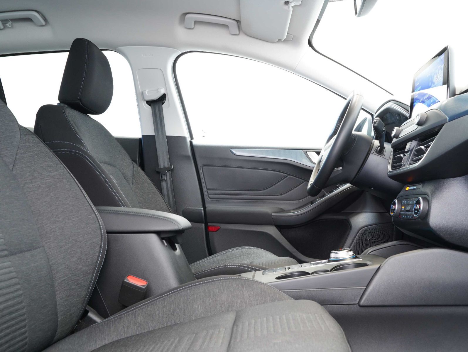 Fahrzeugabbildung Ford Focus Turnier 1.5 EcoBlue Active LED/NAVI/KAMERA