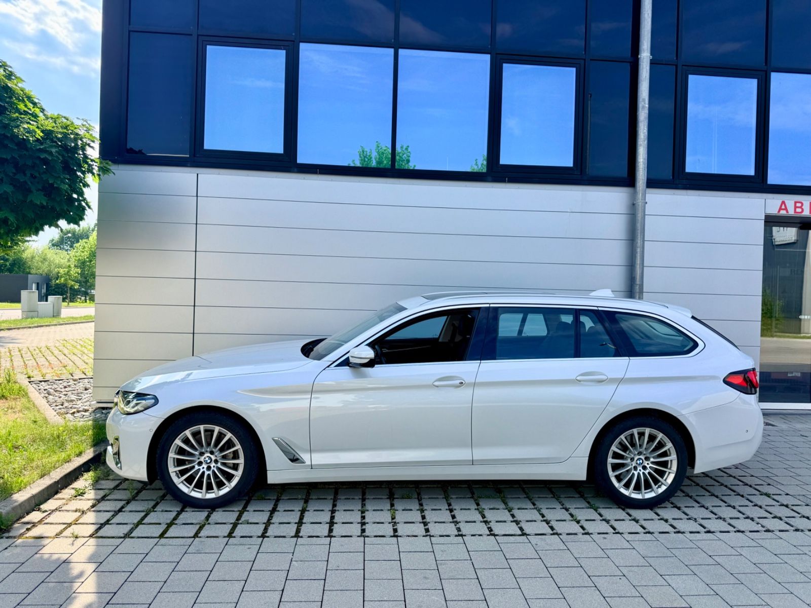 BMW 540i xDrive Touring Luxury Line Facelift
