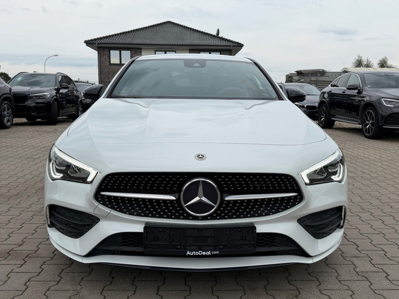 Mercedes-Benz CLA 180d AMG Line Night-Paket Ambient light foto 2