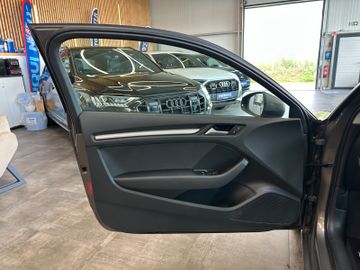 Audi A3 attraction *KLIMA*BI-XENON*TEMPOMAT*
