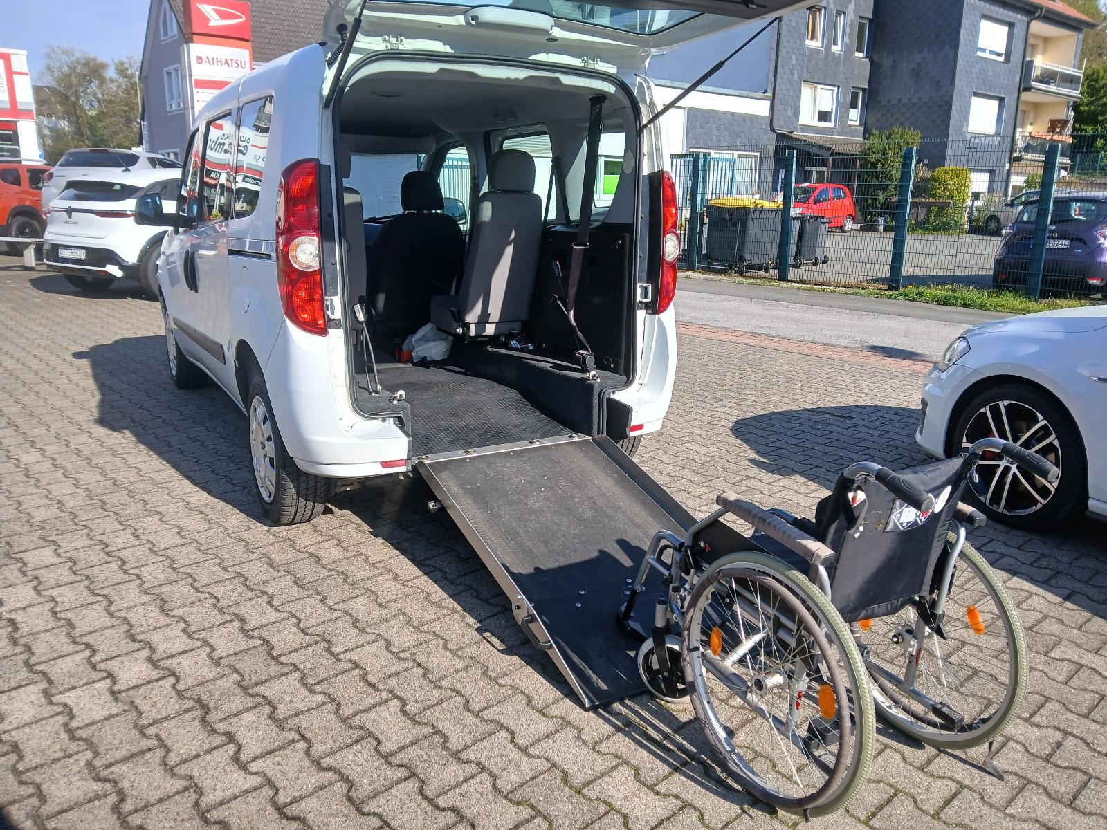 Fiat Doblo Rollstuhlauto Rampe generalüberholt