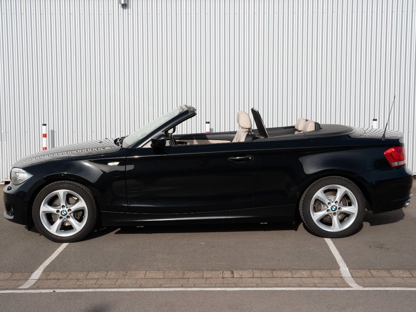 Fahrzeugabbildung BMW 118i CABRIO XENON PDC 1.HD SHZ USB