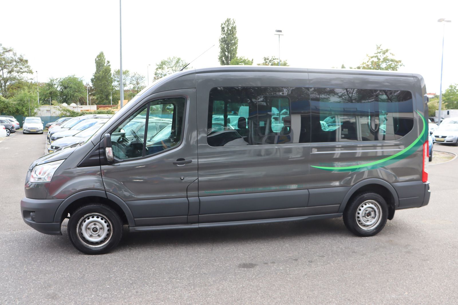 Fahrzeugabbildung Ford Transit 9-Sitzer * Rückfahrk. * Anhängerk.