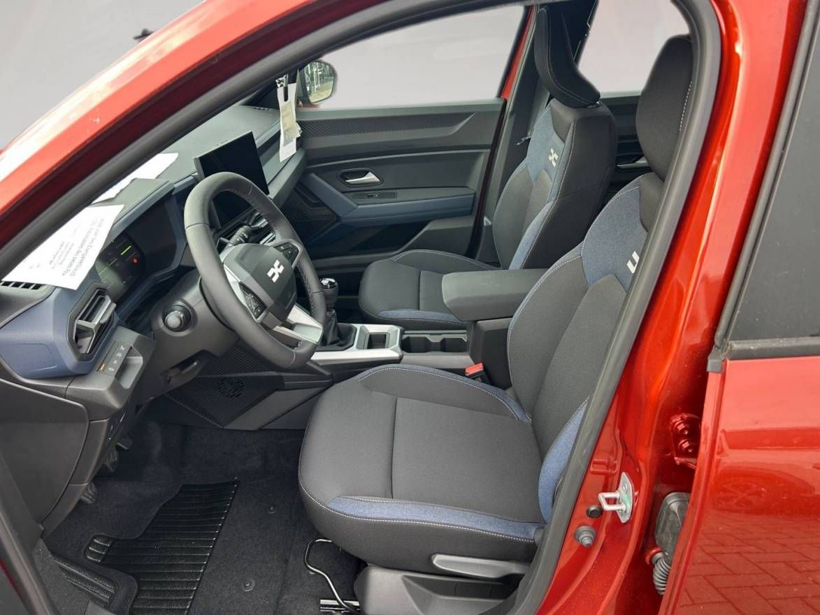 Fahrzeugabbildung Dacia Bigster Expression TCe 140