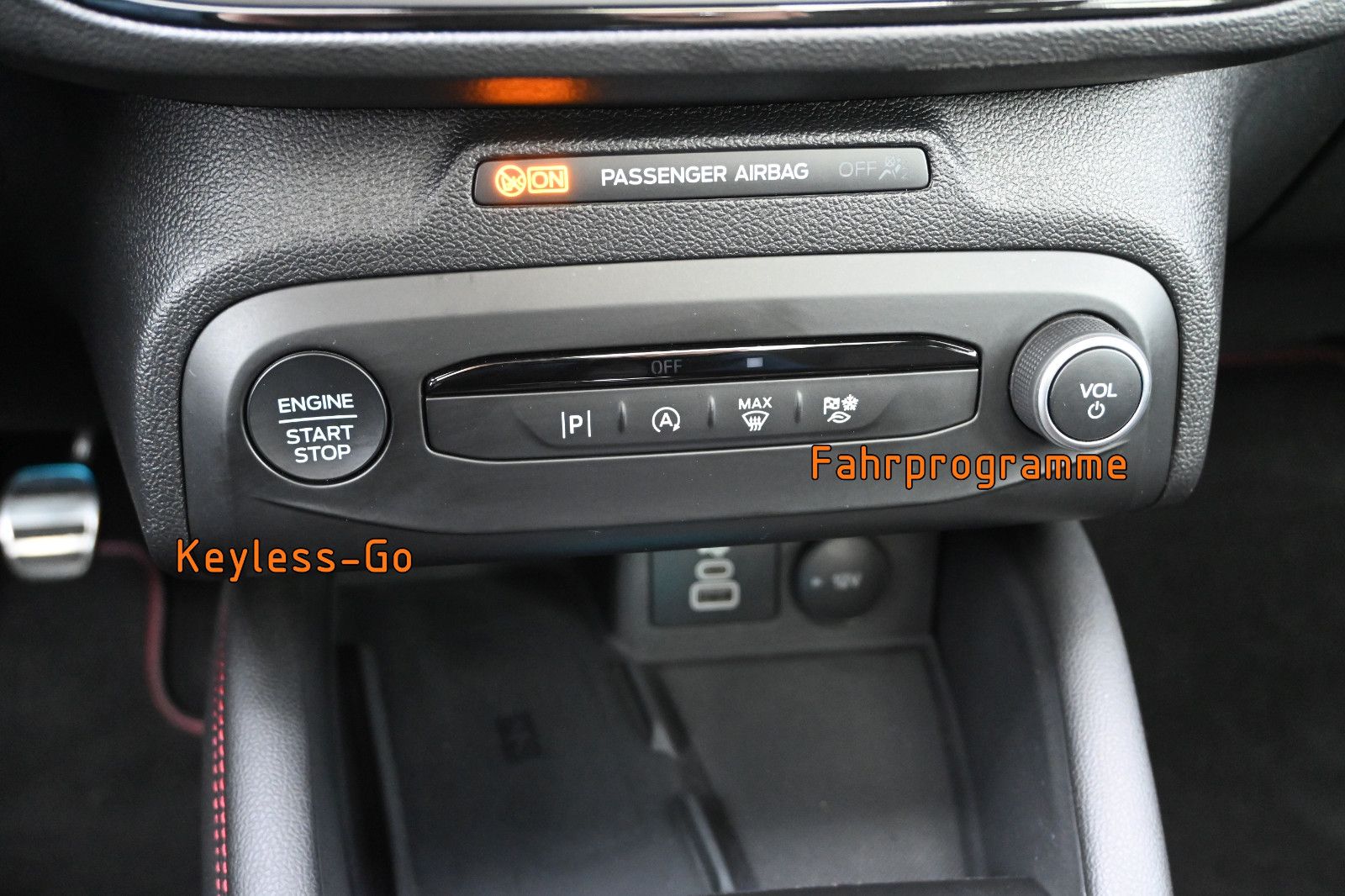 Fahrzeugabbildung Ford Focus 1.5D ST-Line X °ACC°B&O°HUD°PANO°STANDHEIZ