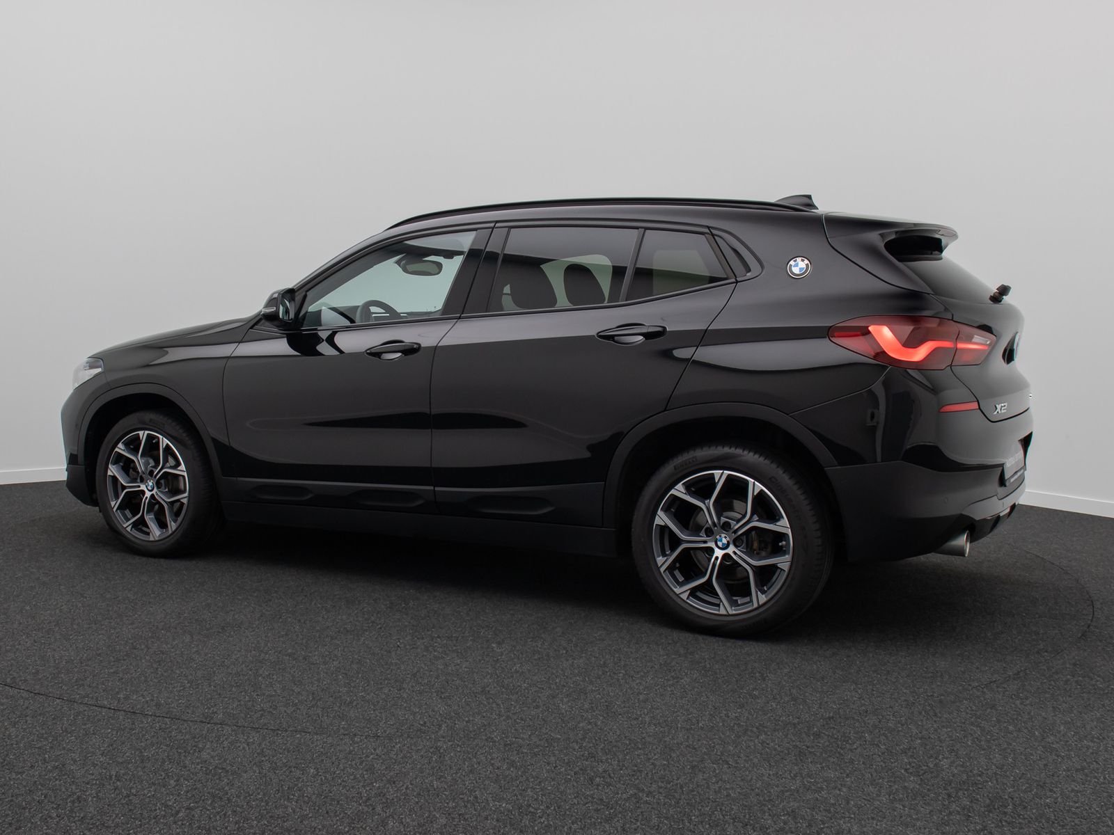 Fahrzeugabbildung BMW X2 sD18i Sport HiFi Kamera DAB Panorama 18Zoll