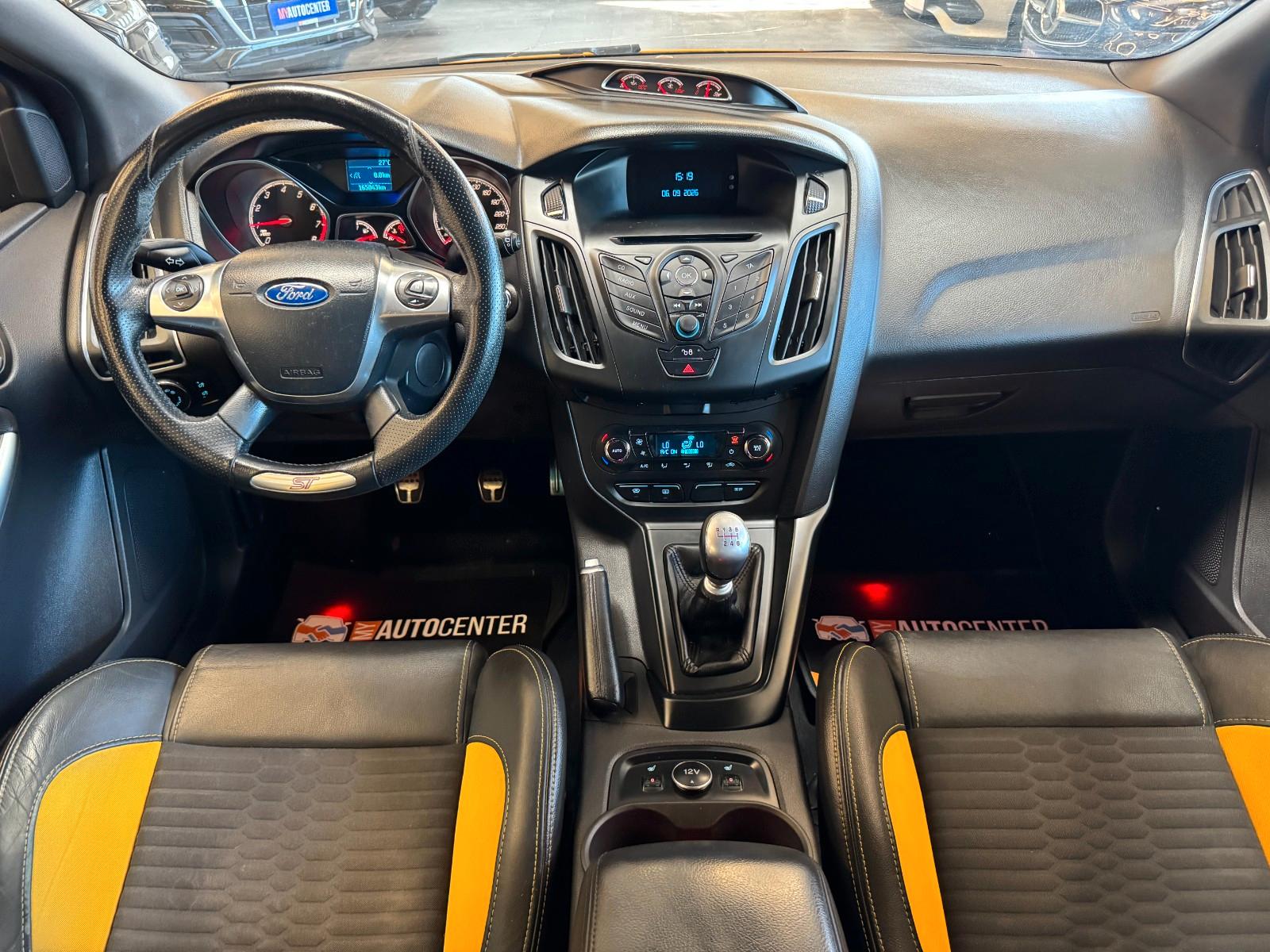 Ford Focus ST 2.0 EcoBoost 250 ch BVM / Recaro / Cuir / Sièges chauffants / Pack Sport
