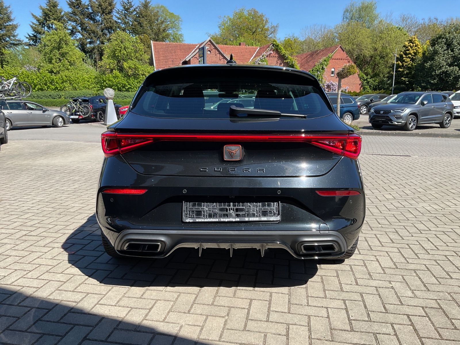 Fahrzeugabbildung CUPRA Leon 1.5 eTSI DSG,Kamera,Navi,LED,Carplay,ACC