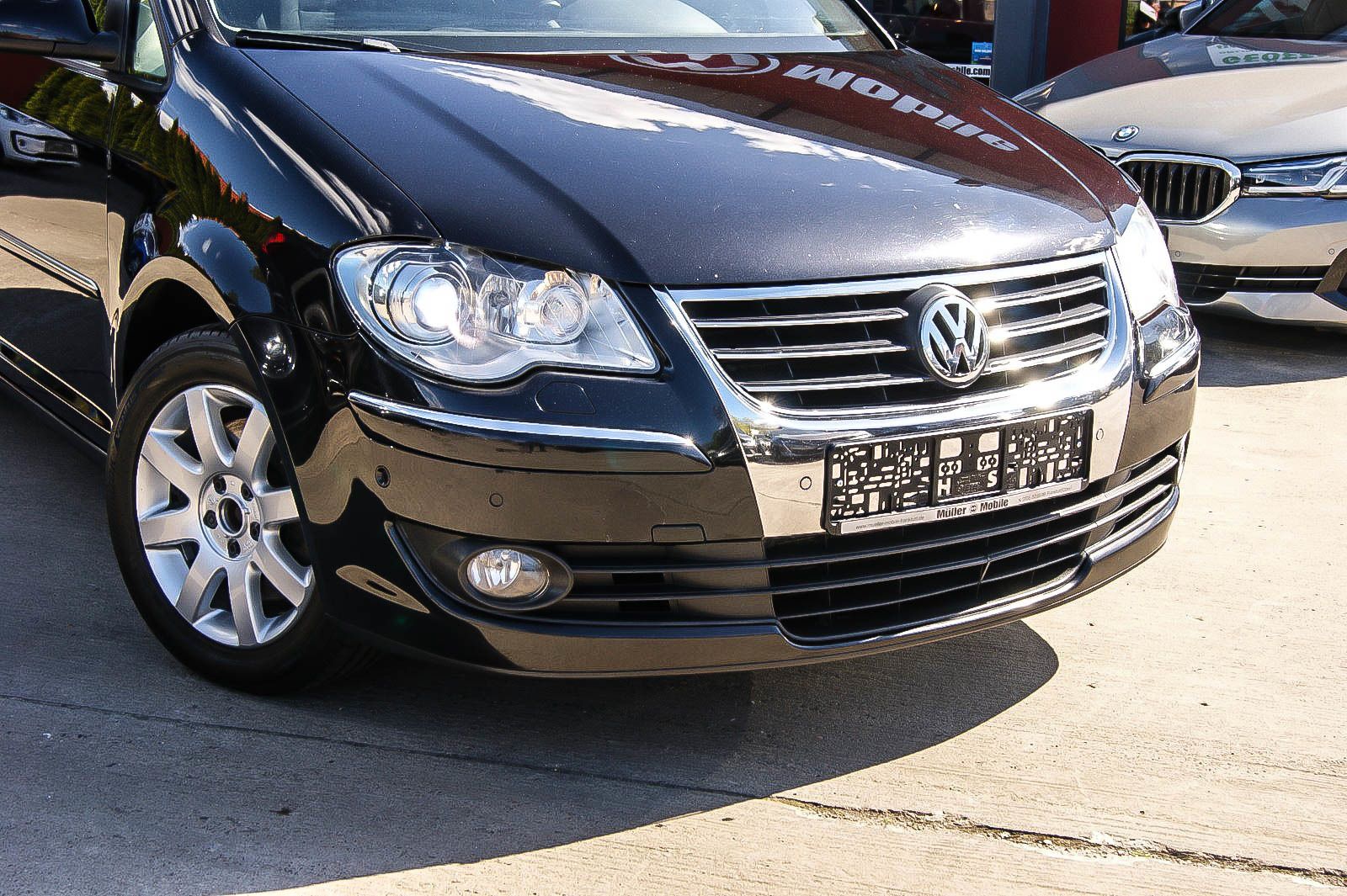 Fahrzeugabbildung Volkswagen Touran 1.4TSI DSG Highline 7-SITZE
