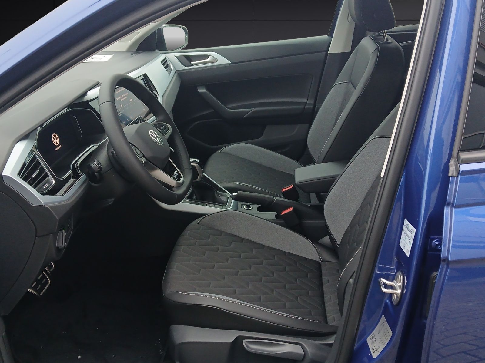 Fahrzeugabbildung Volkswagen Polo Energy TSI DSG LED ACC SH RearView AppConne
